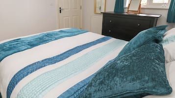 3 dormitoris, decoració individual i mobiliari individual