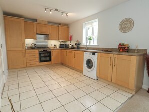 Dishwasher, cookware/dishes/utensils