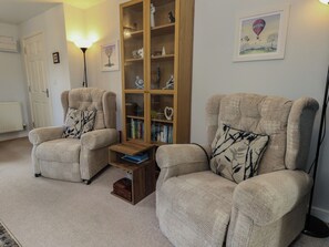Living area - June Cottage (Dorchester)