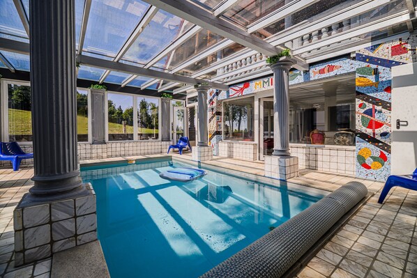 A heated pool - 4 Bedroom Villa with Heated Indoor Pool in Kapla (Kapla)