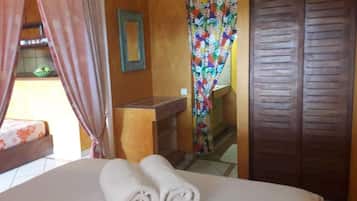 Free WiFi, bed sheets