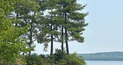 Welcoming 4-bedroom cabin in Chesterville