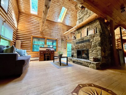 Welcoming 4-bedroom cabin in Chesterville