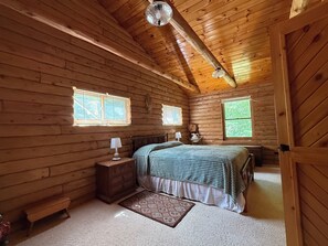 4 makuuhuonetta, työpöytä, silitysrauta/-lauta, ilmainen Wi-Fi