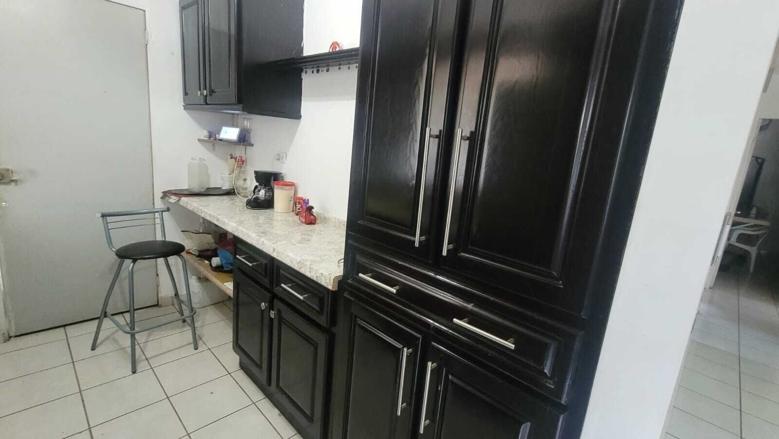 Oven, stovetop, coffee/tea maker, electric kettle