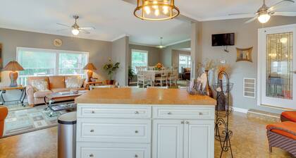 1 Mi to Silver Lake Sand Dunes: Deck, Grill & Yard