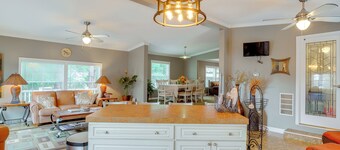 1 Mi to Silver Lake Sand Dunes: Deck, Grill & Yard