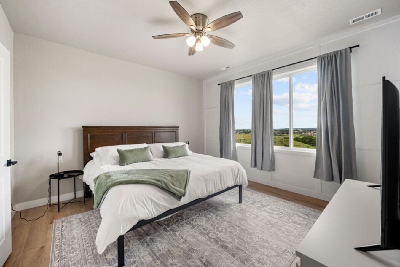 3 多间卧室、旅行婴儿床、免费 WiFi、床单