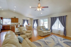 TV, fireplace, stereo