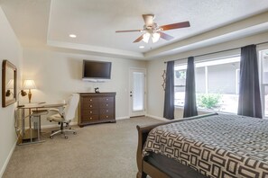 3 bedrooms, desk, iron/ironing board, Internet