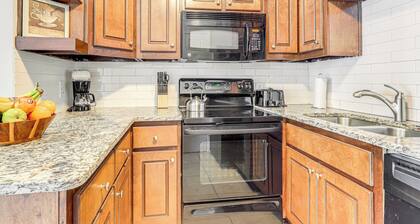 Steps to Park: Dog-Friendly Condo in Conyers!