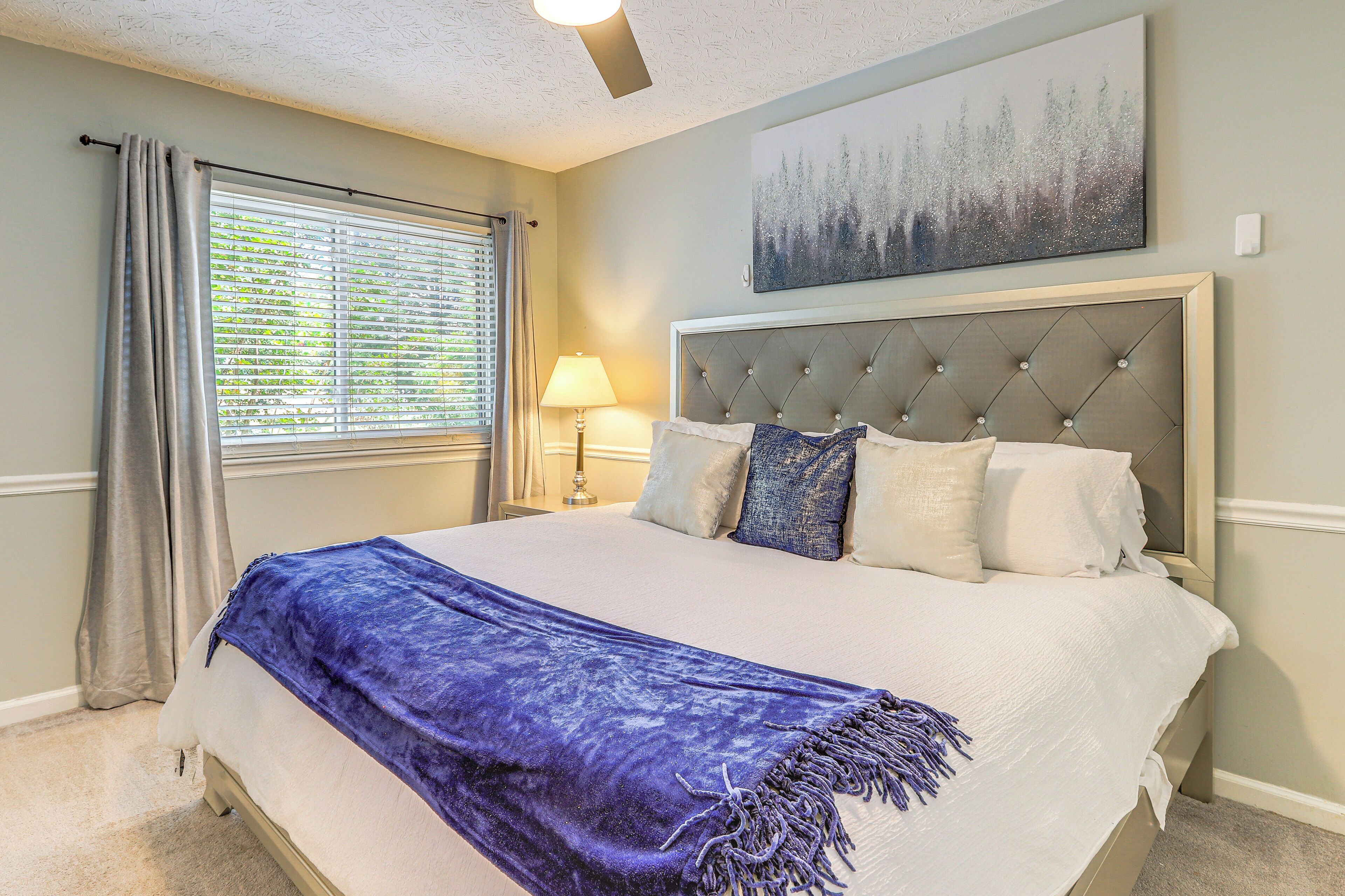 2 bedrooms, iron/ironing board, internet, bed sheets