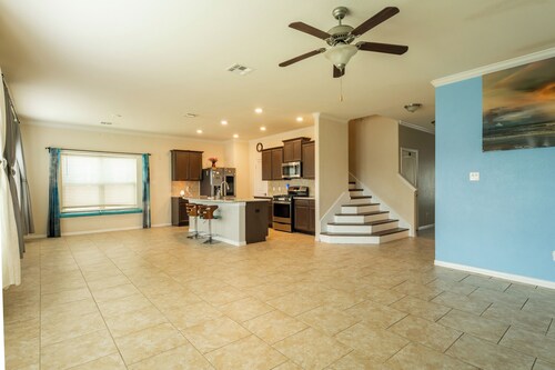 5-bedroom house + trampoline +bouncing house + living room for gathering of 30+