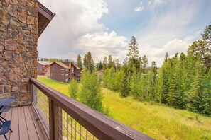 Property grounds - 2 Mi to Fraser River Trail: Townhome w/ Hot Tub! (Fraser)
