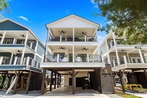 Exterior - Luxury Beach House, Elevator, Golf Cart & Grill! (Myrtle Beach)