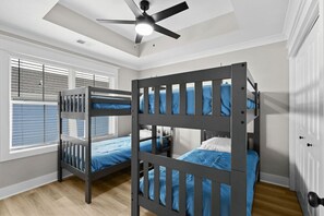 4 bedrooms, iron/ironing board, WiFi, bed sheets