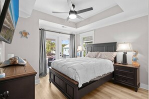 4 bedrooms, iron/ironing board, WiFi, bed sheets - Luxury Beach House, Elevator, Golf Cart & Grill! (Myrtle Beach)