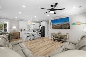 TV - Luxury Beach House, Elevator, Golf Cart & Grill! (Myrtle Beach)