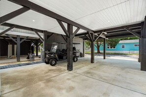 Property grounds - Luxury Beach House, Elevator, Golf Cart & Grill! (Myrtle Beach)