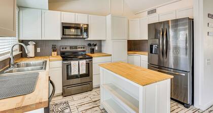 Welcoming Group Getaway w/ Pool & Patio in Peoria!