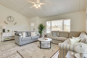 TV, fireplace, books - Welcoming Group Getaway w/ Pool & Patio in Peoria! (Peoria)