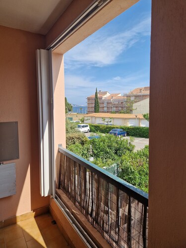 ️ Mèze • Apartment + private parking space • Beach is a 2-minute walk away