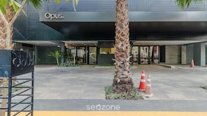 A modern building with a sign reading 'Opus.' - Apart w/ a Suite 290m From Vaca Brava Park Obd2108 (Goiânia)