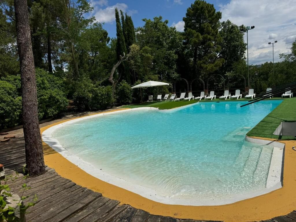 Piscine extérieure (ouverte en saison), cabanons gratuits