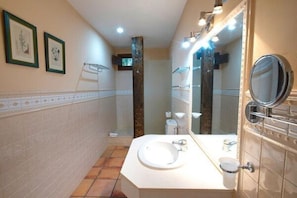 Superior-Doppelzimmer, Gartenblick | Badezimmer