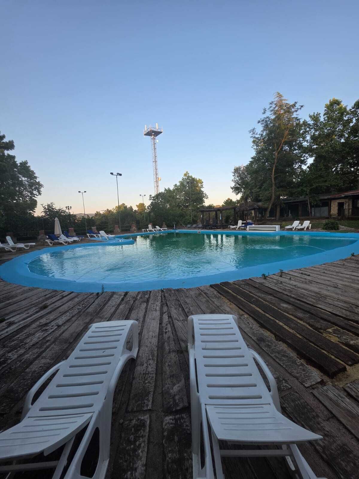 Εποχική εξωτερική πισίνα, δωρεάν καμπάνες, ομπρέλες πισίνας