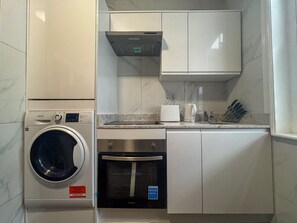 Private kitchen - Chic Soho Studio: Style in the Heart of London!4 (London)