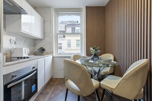 Private kitchen - Chic Soho Studio: Style in the Heart of London!4 (London)