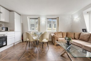 Interior - Modern 2-Bedroom Apartment in the Heart of Soho. 5 (London)