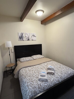 2 bedrooms, iron/ironing board, Internet