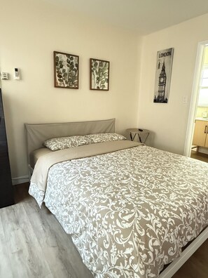 2 bedrooms, iron/ironing board, internet