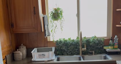 Stylish Burbank Getaway â Ensuite Baths + Prime Location!
10 Mins to Universal!