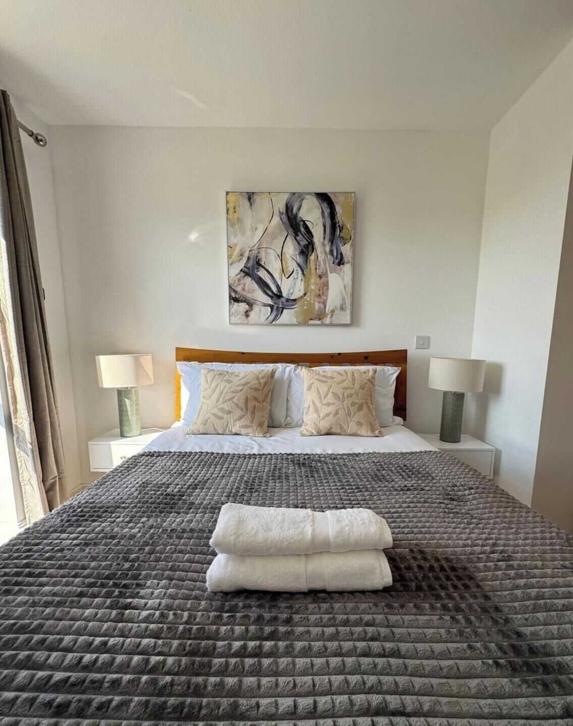 Iron/ironing board, free WiFi, bed sheets