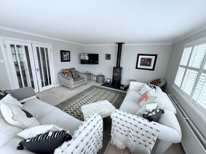 Smart-TV, peis og bøker