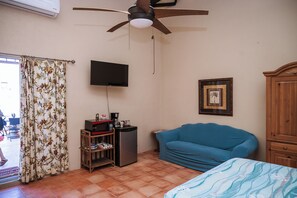 1 bedroom, internet, bed sheets
