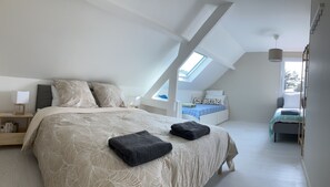 5 bedrooms, iron/ironing board, WiFi, bed sheets