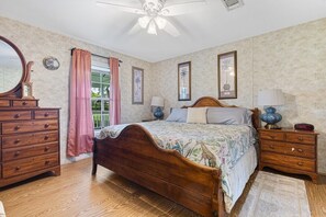 3 bedrooms, iron/ironing board, free WiFi, bed sheets - Private Farm w/ Beach Near St.JohnsRiver (Pierson)