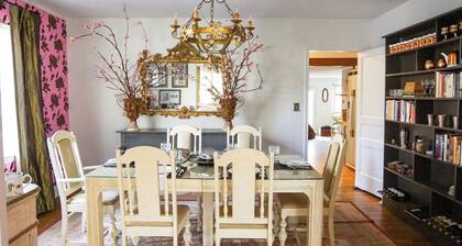 A quaint 3-bedroom Bed & Breakfast located in the heart of Oxford, MS.