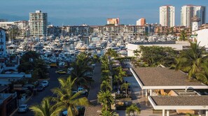 Marina - Beautiful 2 bed, 2 bath 10th floor Condo, with upscale resort amenities! (Puerto Vallarta)