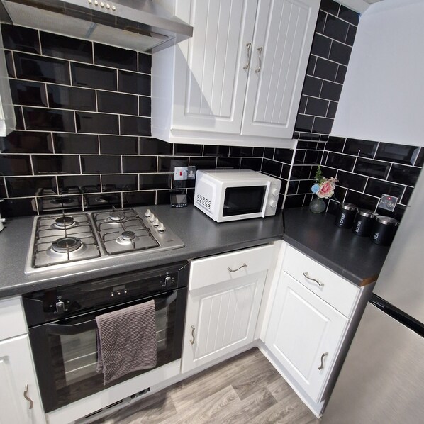 Refrigerador, microondas, horno, placa de cocina