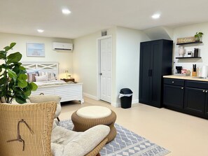 1 bedroom, iron/ironing board, free WiFi, bed sheets - Hideaway by the Lake (Cutler Bay)