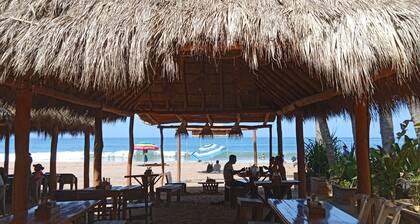 Just STEPS to the beach, 2-bedroom pet friendly bungalow in Chacala