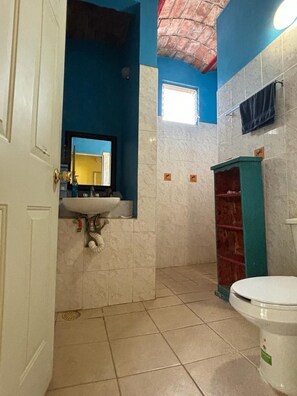 Bruser, håndklæder, Sæbe, Toiletpapir