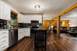 Coffee/tea maker, fridge, microwave, oven - Dolly`s Darling Cabin | Views, Hot Tub, Game Area! (Sevierville)