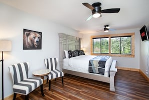 4 bedrooms, iron/ironing board, WiFi, bed sheets - Dolly`s Darling Cabin | Views, Hot Tub, Game Area! (Sevierville)