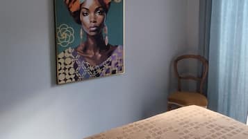 1 slaapkamer, een strijkplank/strijkijzer, gratis wifi, beddengoed